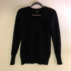 Black Cashmere v-neck sweater medium